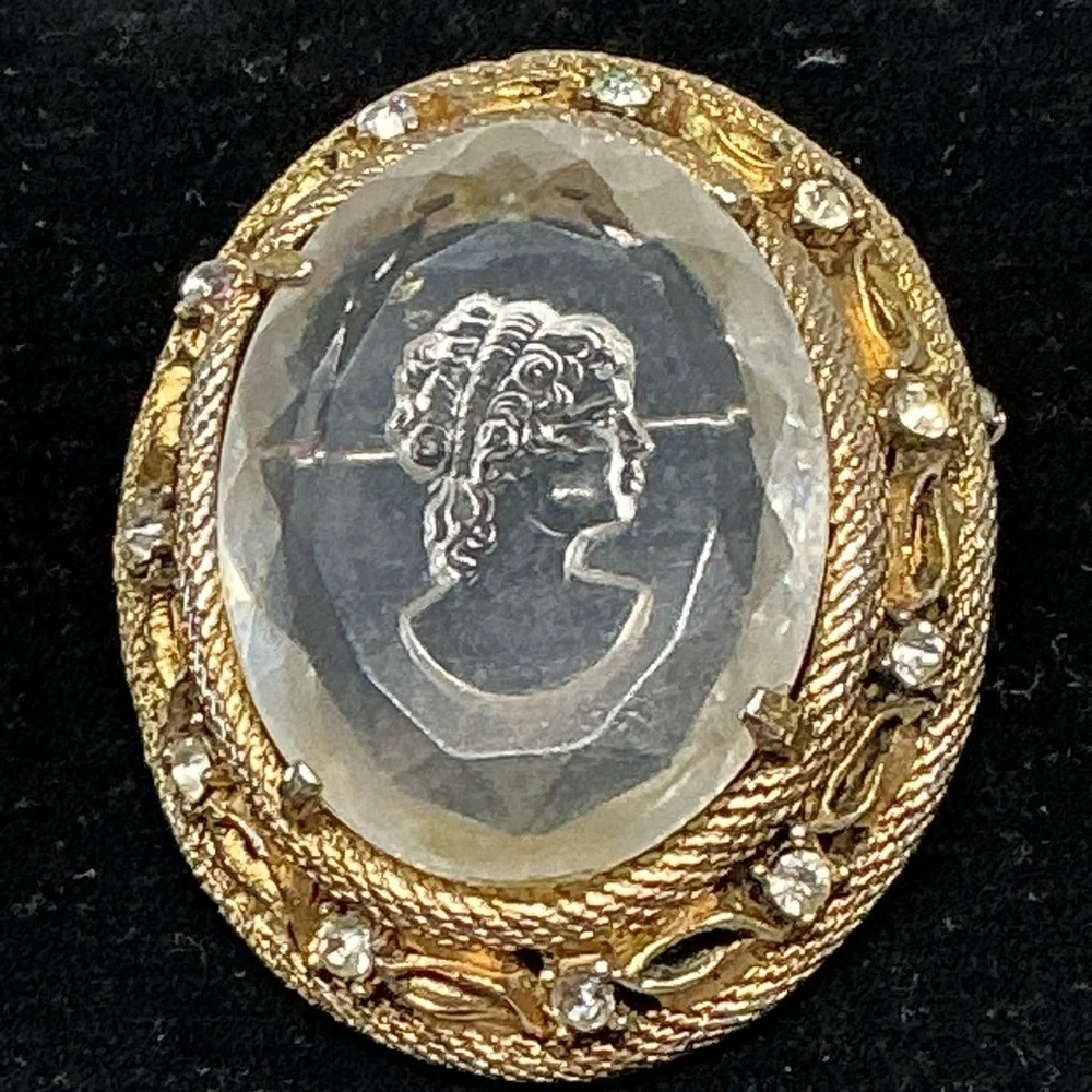 Vintage Lucite Intaglio Cameo Brooch Classical Lady Rhinestone Gold Tone